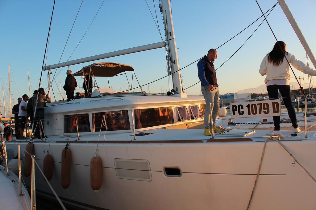 Botel Catamarano Mauticat Pescara