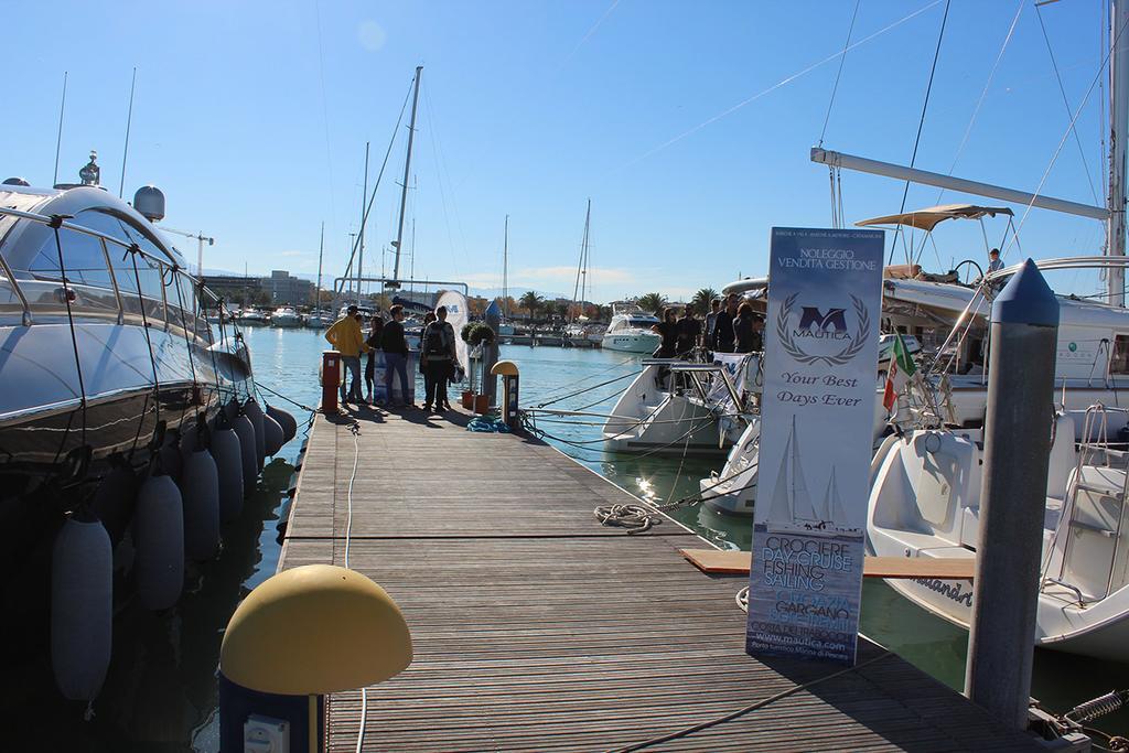 Botel Catamarano Mauticat Pescara