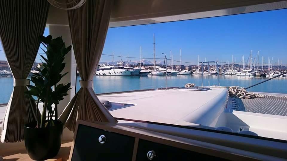 Botel Catamarano Mauticat Pescara